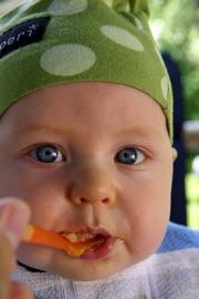 bebe_comer_papa.jpg
